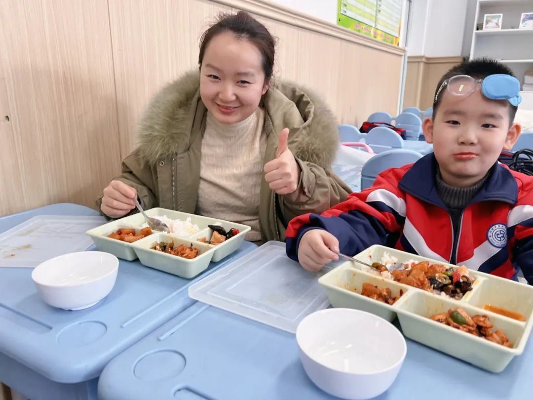 智能化“中央厨房”集中供餐试点中学 智能化“中央厨房”集中供餐试点中学